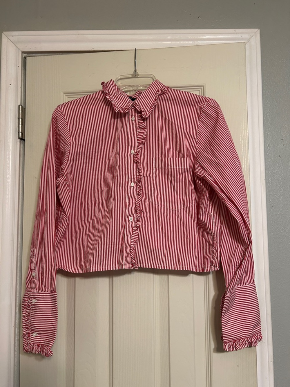 LiKe🩵for $10 off🎯 J Crew red stripe regenerative cotton crop ruffle shirt